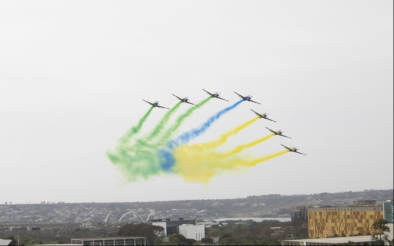 Esquadrilha da Fumaça encerra o desfile do 7 de setembro em Brasília - FAB