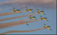 O show da fumaça é composto por sete aeronave, que cumprem várias sequências de manobras - AERO Magazine / André Magalhães
