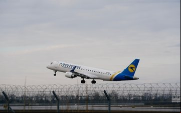 Diversos voos que sobrevoavam o espaço aéreo do país tiveram de retornar - Ukraine International Airlines/Divulgação