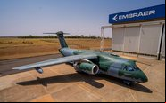 Entrega acontece no quinto aniversário de operações do modelo na FAB - Embraer