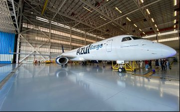 Antes de ser convertida, aeronave operou com ageiros por seis anos - Divulgação