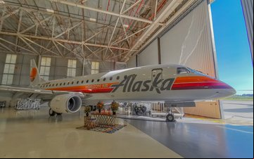 Pintura com tons laranja foi usada pela Horizon Air nos seus primeiros F-27 - Embraer