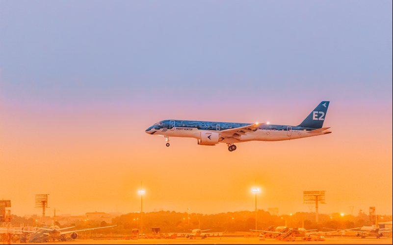 Pintura de tubarão é inspirada na tecnologia da Embraer e na capacidade de gerar lucros dos E-Jet E2 - Divulgação