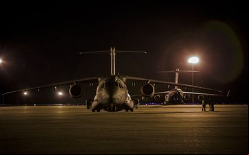 Imagem KC-390 realiza exercício ao lado dos C-17 e C-130 nos EUA
