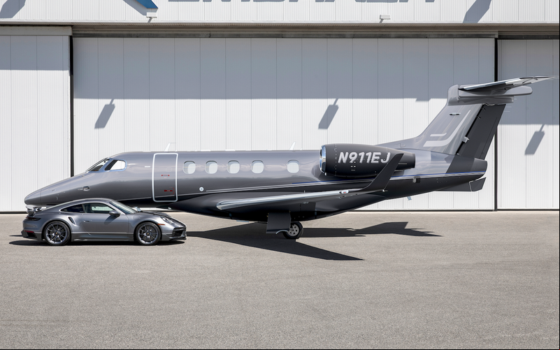 Embraer e Porsche criaram série limitada que uniu o Porsche 911 Turbo S e Phenom 300E em um único projeto - Divulgação