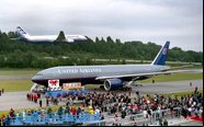 Lançado em 1995 é um dos aviões comerciais mais bem-sucedidos da história da aviação - Boeing