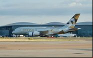 Airbus A380 no aeroporto de Heathrow, em Londres - Divulgação
