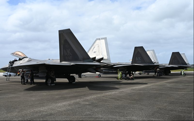 Atualmente os F-22 que operam no Pacífico estãio baseados no Japão - USAF