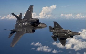 Base aérea japonesa de Kadena recebe um grande número de aeronaves norte-americanas - Divulgação
