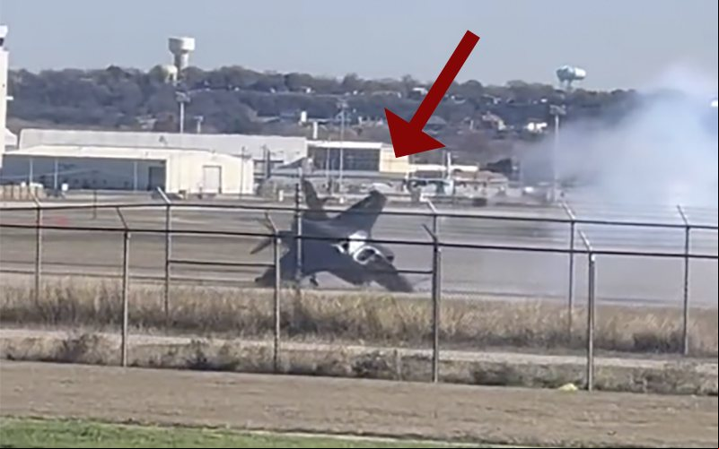 F-35B no momento do impacto com o solo e a perda de controle direcional - Via redes sociais