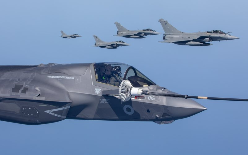Versão do F-35B é capaz de pousar e decolar na vertical, ideal para operações embarcadas - RAF