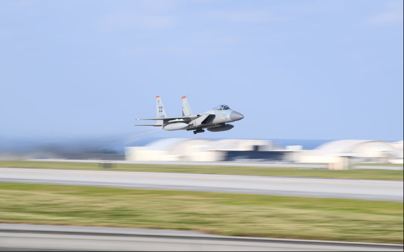 Os Estados Unidos operam aeronaves militares na base aérea de Kadena, no Japão - USAF