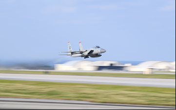 Os Estados Unidos operam aeronaves militares na base aérea de Kadena, no Japão - USAF