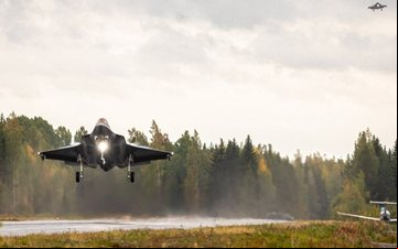 Pouso em estradas amplia a capacidade de sobrevivência de uma força aérea em caso de guerra - OTAN