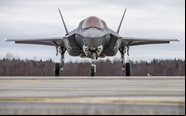 Reino Unido utiliza a versão de pouso e decolagem vertical F-35B - RAF