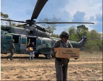 Certos locais da região amazônica a urna só se chega por helicópteros - FAB