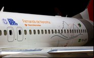 A Gol Aerotech, em Confins, foi responsável pela aplicação da nova identidade visual na aeronave - Gol/Divulgação