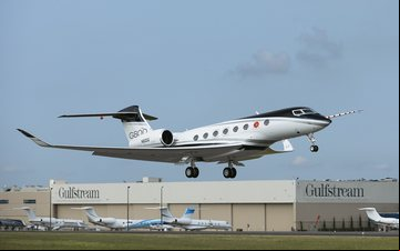 Para o primeiro voo do G800 a Gulfstream abasteceu o avião com uma mistura de querosene com SAF - Gulfstream