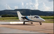 Hawker 400 da Solojet ou por processo de retrofit de interior e oferece como vantagem menor custo - Solojet