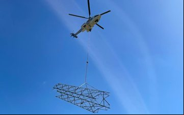 A aeronave envolvida na operação pode transportar até 3.500 kg em um gancho especial - Omni Táxi Aéreo/Divulgação