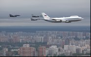 Caças escoltam o Il-80 Maxdome durante show aéreo em Moscou - Divulgação