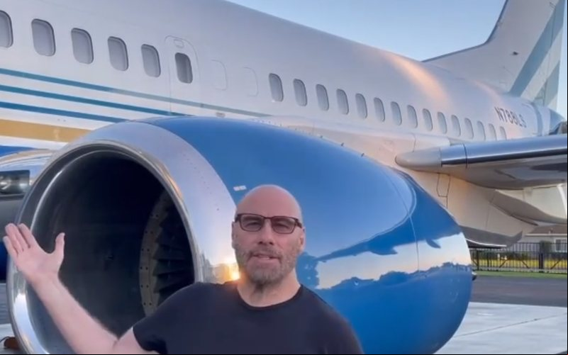 John Travolta é piloto profissional desde 1976, pouco antes de seu primeiro grande sucesso no cinema - Via Instagram/Reprodução.