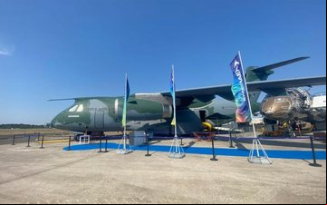 Participação do KC-390 em eventos estrangeiros pode despertar o interesse na compra do avião - CECOMSAER/Suboficial Manfrin