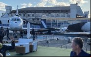 Vento forte derrubou parte da estrutura de uma construção sobre dois aviões na Labace - Luis Neves