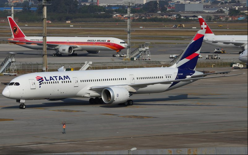 Boeing 787-9 da Latam no aeroporto de Guarulhos, principal hub da empresa - Guilherme Amancio
