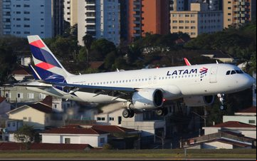 O crescimento global da Latam foi impulsionado pela retomada de rotas internacionais e expansão da oferta de assentos - Guilherme Amancio