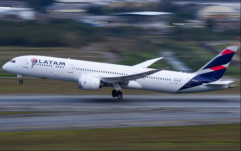 Os voos serão realizados pelo Boeing 787-9 (foto), alternando com o 777-300 - Guilherme Amâncio