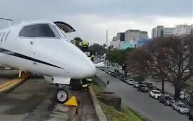 Não houve feridos no incidente. A pista principal do aeroporto foi fechada para a retirada do avião - Redes Sociais/Reprodução