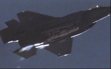 Imagem Caça mais avançado dos EUA realiza teste com arma nuclear
