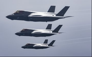 Caças F-35B tem a capacidade de pousos e decolagens na vertical - RAF