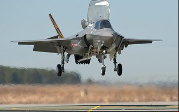 Além do Reino Unido, os Estados Unidos e a Itália operam o furtivo F-35B - Lockheed Martin