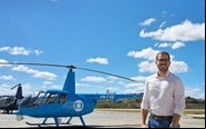 Repórter Lucas Franco relatava sobre o fluxo do trânsito quando foi interrompido pela colisão de um pássaro na aeronave em que estava embarcado - Reprodução Redes Sociais