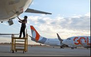 Cerca de trinta pinturas de aeronaves foram realizadas pela Gol Aerotech em 2023 - Gol Linhas Aéreas/Ricardo Padovese