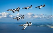 Não é incomum nos EU e no mundo existirem donos de jatos militares - Twitter Jared Isaacman
