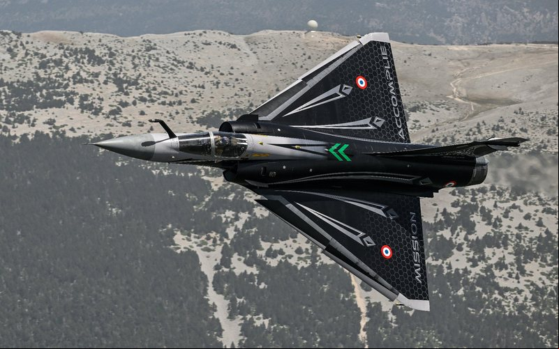 Pintura especial de "Missão Comprida" foi feita em um dos Mirage 2000 ses - Armée de l'Air