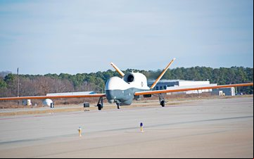 Drone está entre os principais veículos aéreos em uso pela defesa norte-americana - NAVAIR