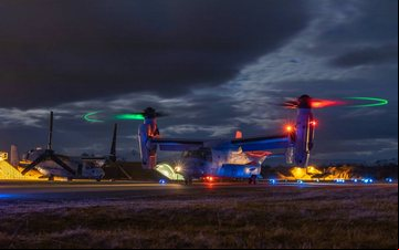 MV-22 Osprey pode realizar pousos e decolagens na vertical o que facilita seu uso a bordo de porta-aviões - Corpo de Fuzileiros Navais / Elias E. Pimentel III