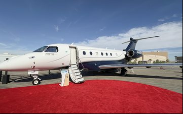 Fabricante brasileiro reforça participação no mercado de aviação executiva com exposição de dois de seus principais jatos no evento - AERO Magazine/Edmundo Ubiratan
