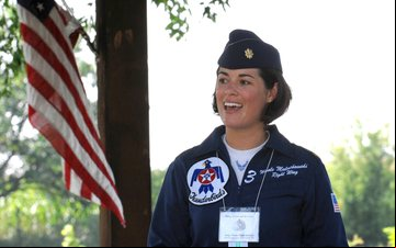 Nicole Malachowski tem promovido uma agenda para incentivar o ingresso de mais mulheres na aviação - USAF