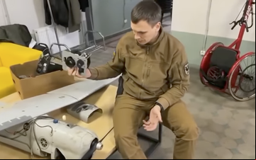 Soldado ucraniano afirma que drone russo Orlan-10 estava montado com componentes simplistas - Reprodução YouTube