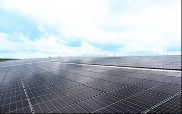 Os painéis solares foram instalados no telhado do centro de serviços do fabricante - Bombardier
