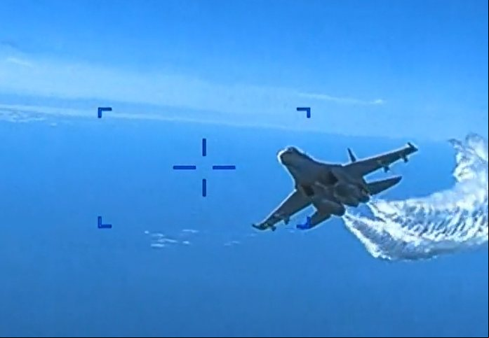 Imagens mostram a grande aproximação do caça russo do drone MQ-9 - Reprodução/DoD