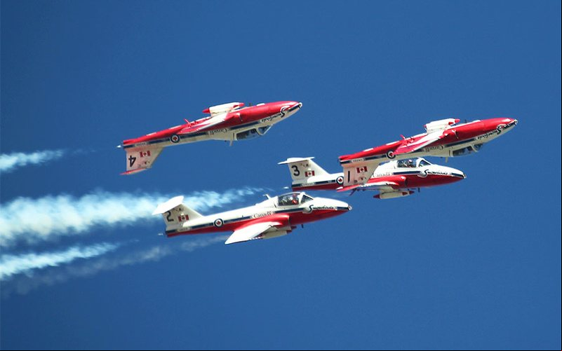 Os Snowbirds se apresentam com onze CT-114 Tutor - RCAF