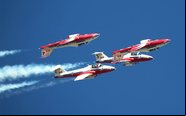 Os Snowbirds se apresentam com onze CT-114 Tutor - RCAF