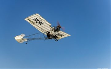 Hangar conta com um acervo de 14 aviões e helicópteros - Omar J. R. Cardoso