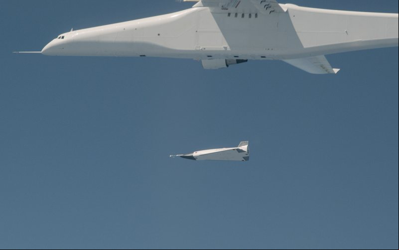 Talon-A sendo lançado a partir do Roc - Stratolaunch